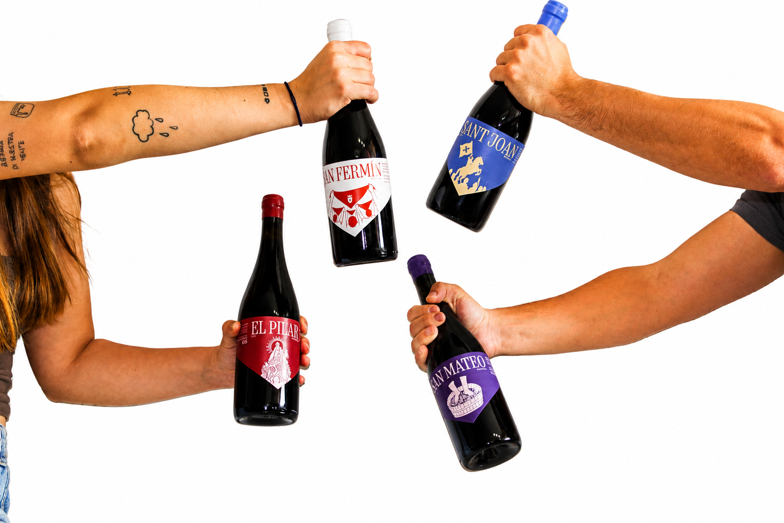Cuatro brazos sosteniendo botellas de la colección